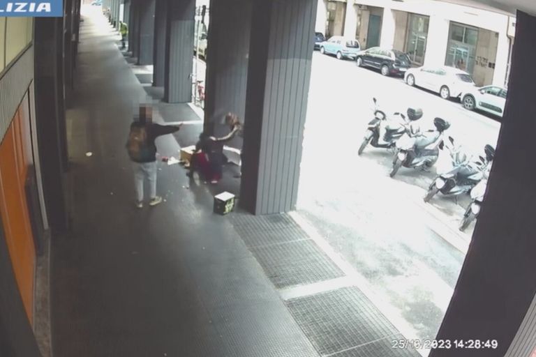 Picchiate e costrette all&#39;accattonaggio, due arresti a Bologna [VIDEO]