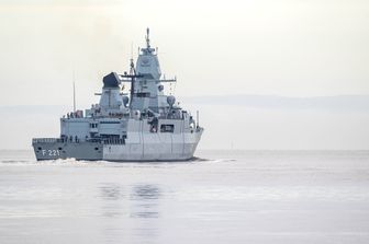 La fregata "Hessen" impegnata nella difesa delle imbarcazioni nel Mar Rosso
