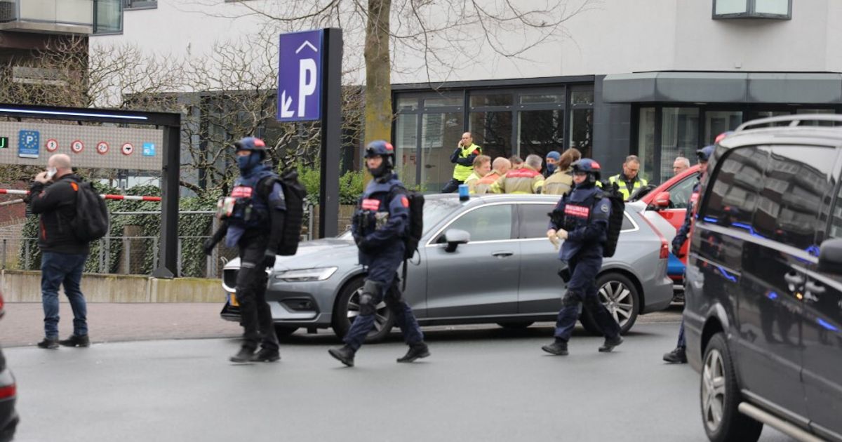 オランダ、エーデの人質解放。 逮捕