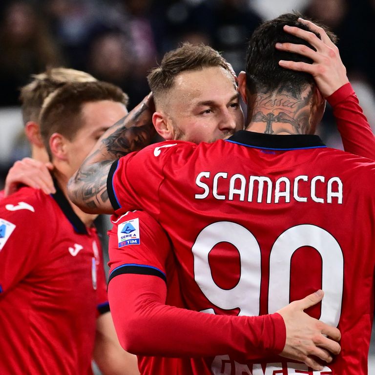 L'abbraccio tra Koopmeiners e Scamacca