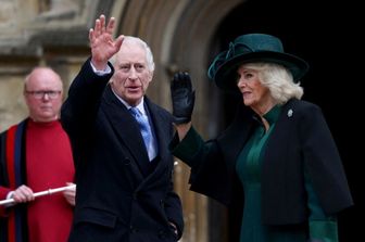 Re Carlo e la regina Camilla alla messa di Pasqua