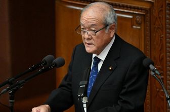 Il ministro delle Finanze giapponese Shunichi Suzuki