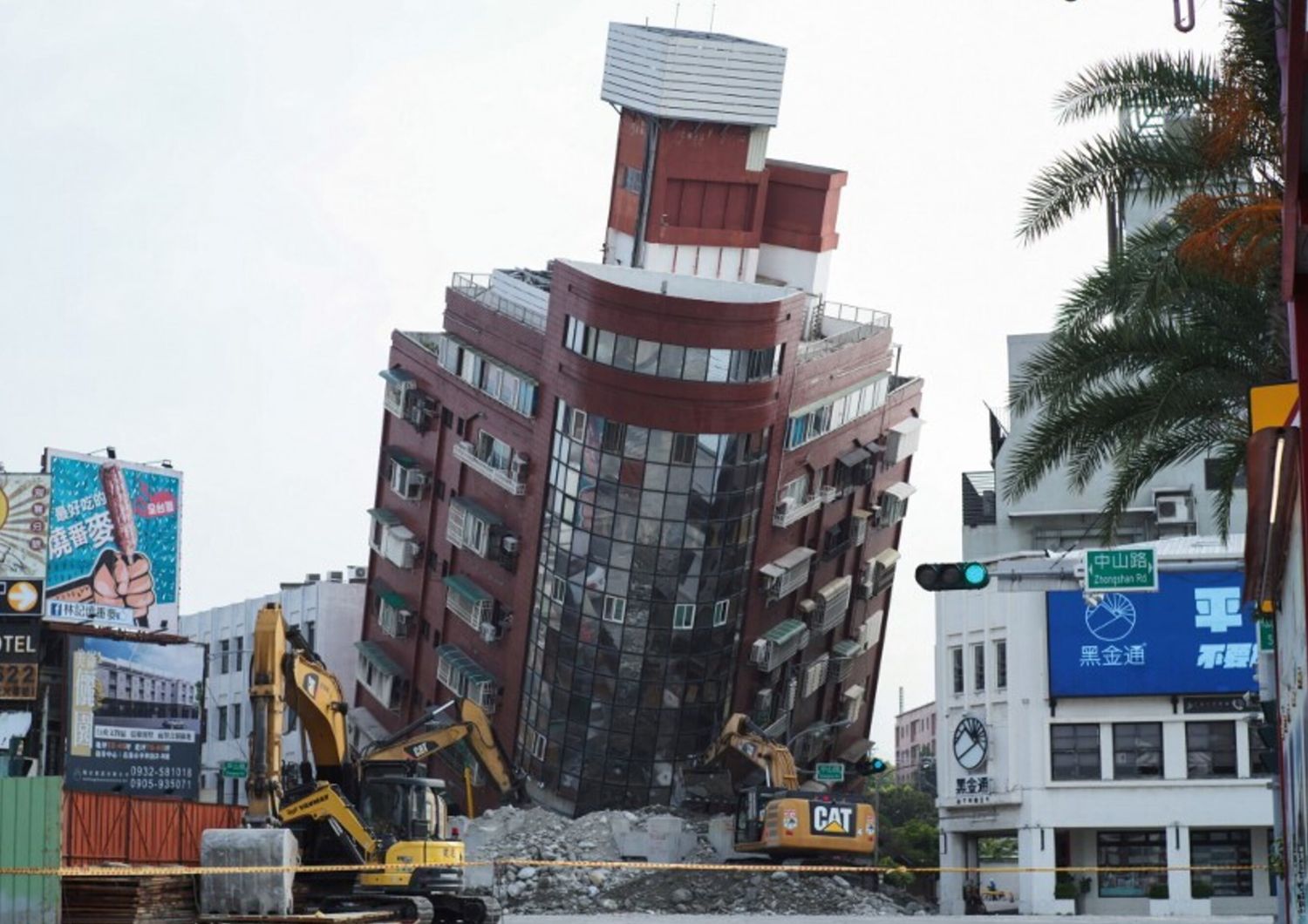 I danni di un edificio causati dal terremoto di Hualien