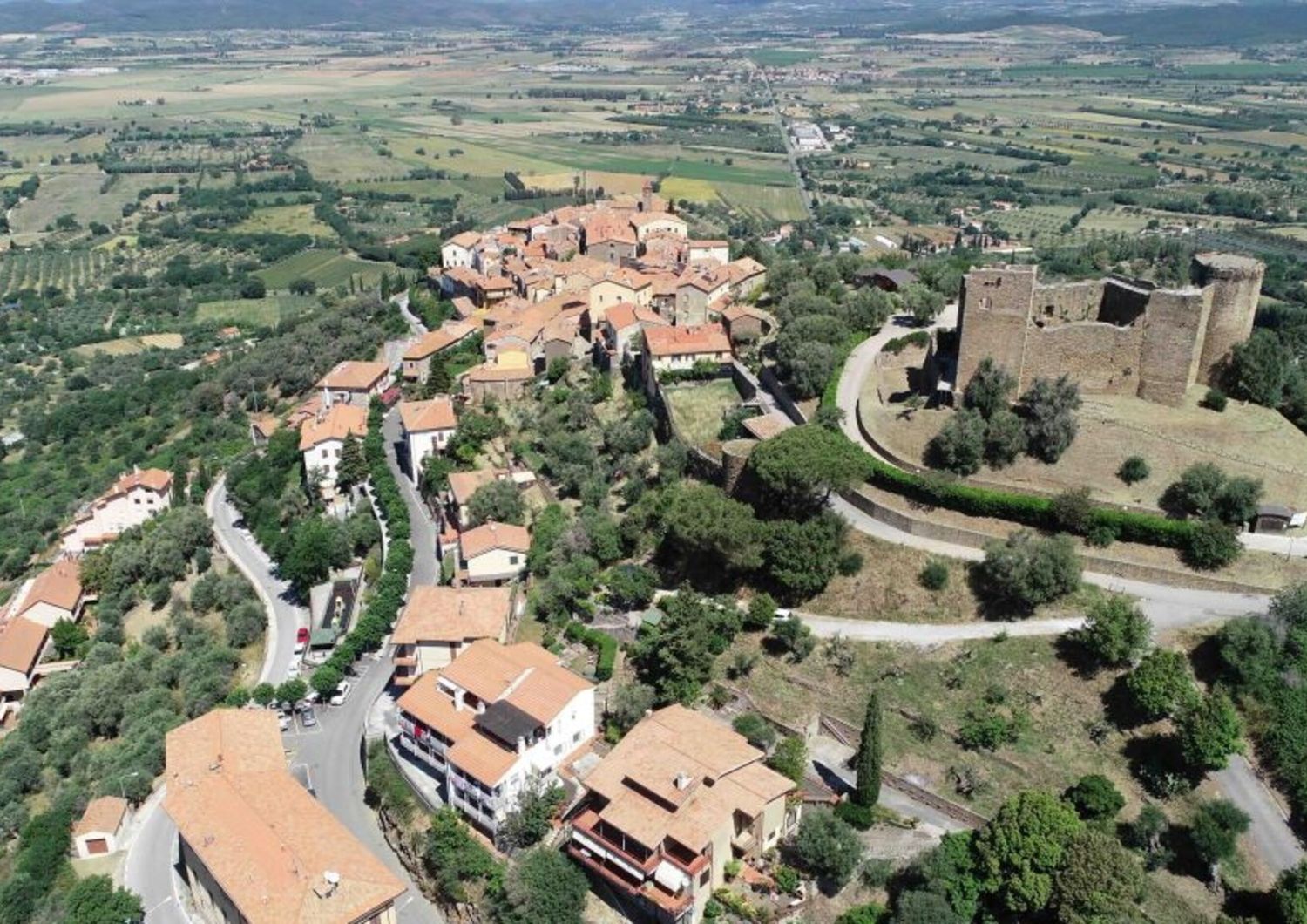 Il borgo di Scarlino