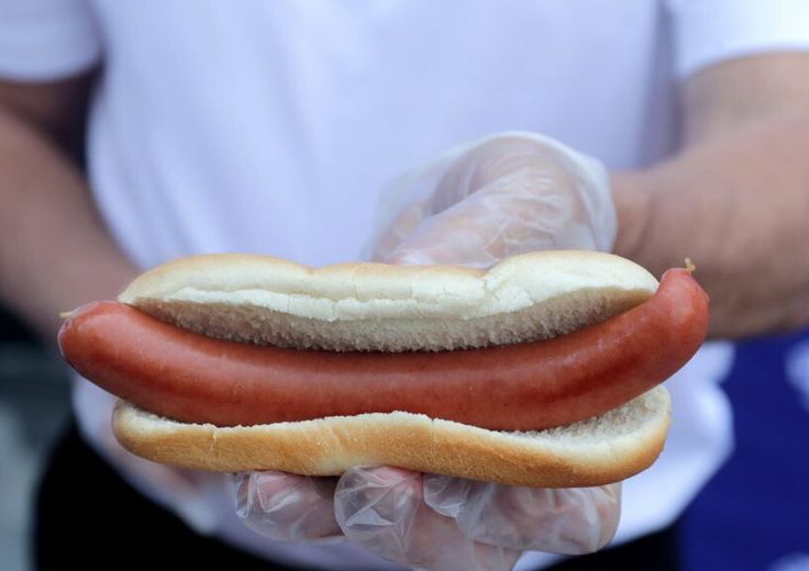 le donne mangiano di piu per colpa della solitudine