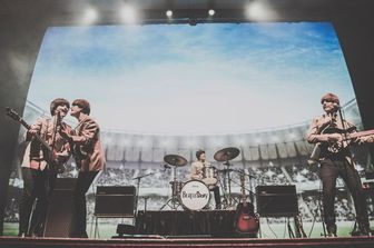 spettacolo al teatro olimpico di roma lo show che omaggia i beatles