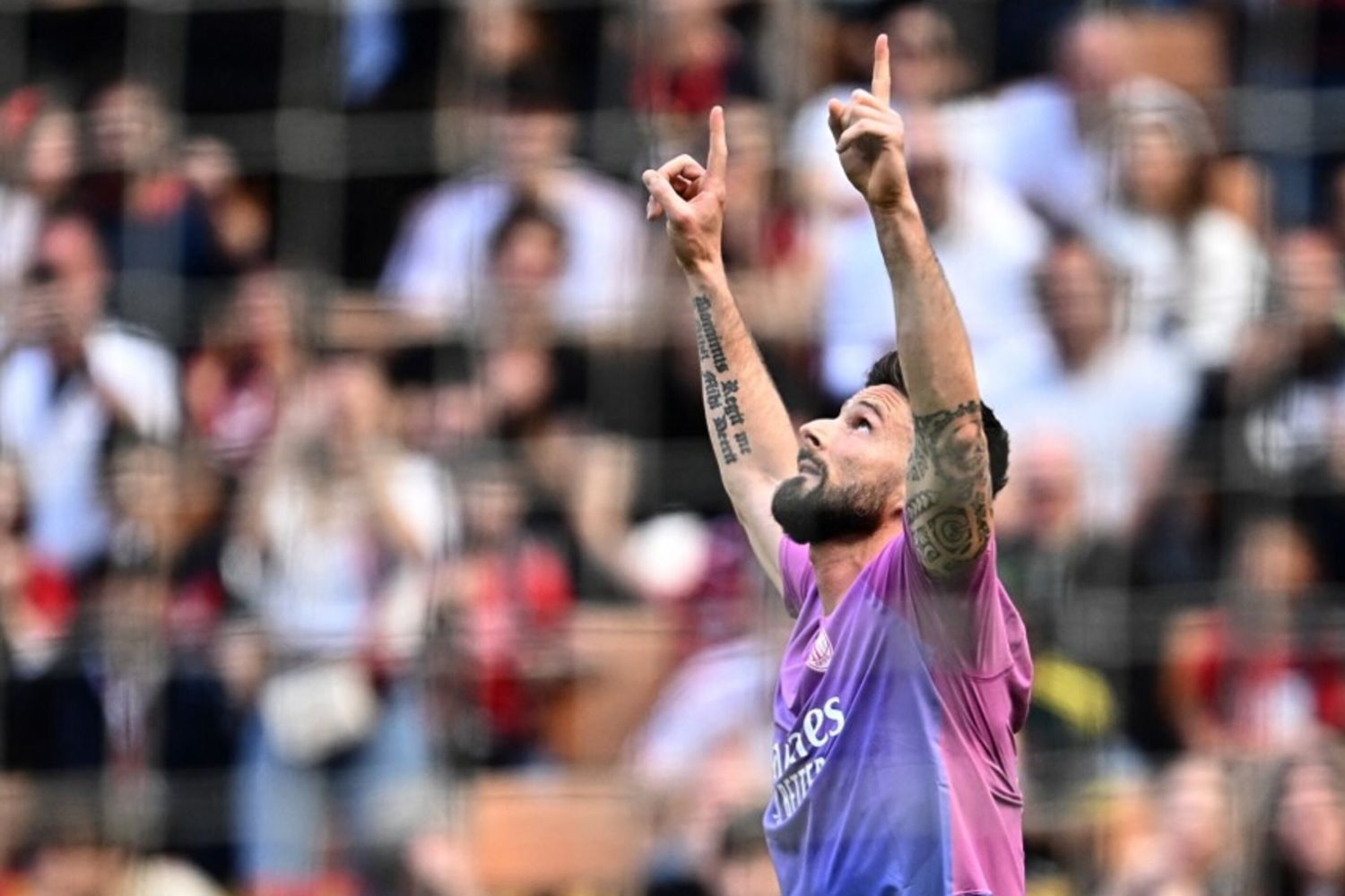 Olivier Giroud esulta al gol del 2-0