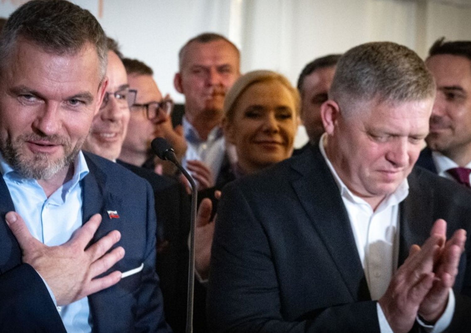 Il nuovo presidente slovacco Peter Pellegrini (a sinistra) e il premier Robert Fico