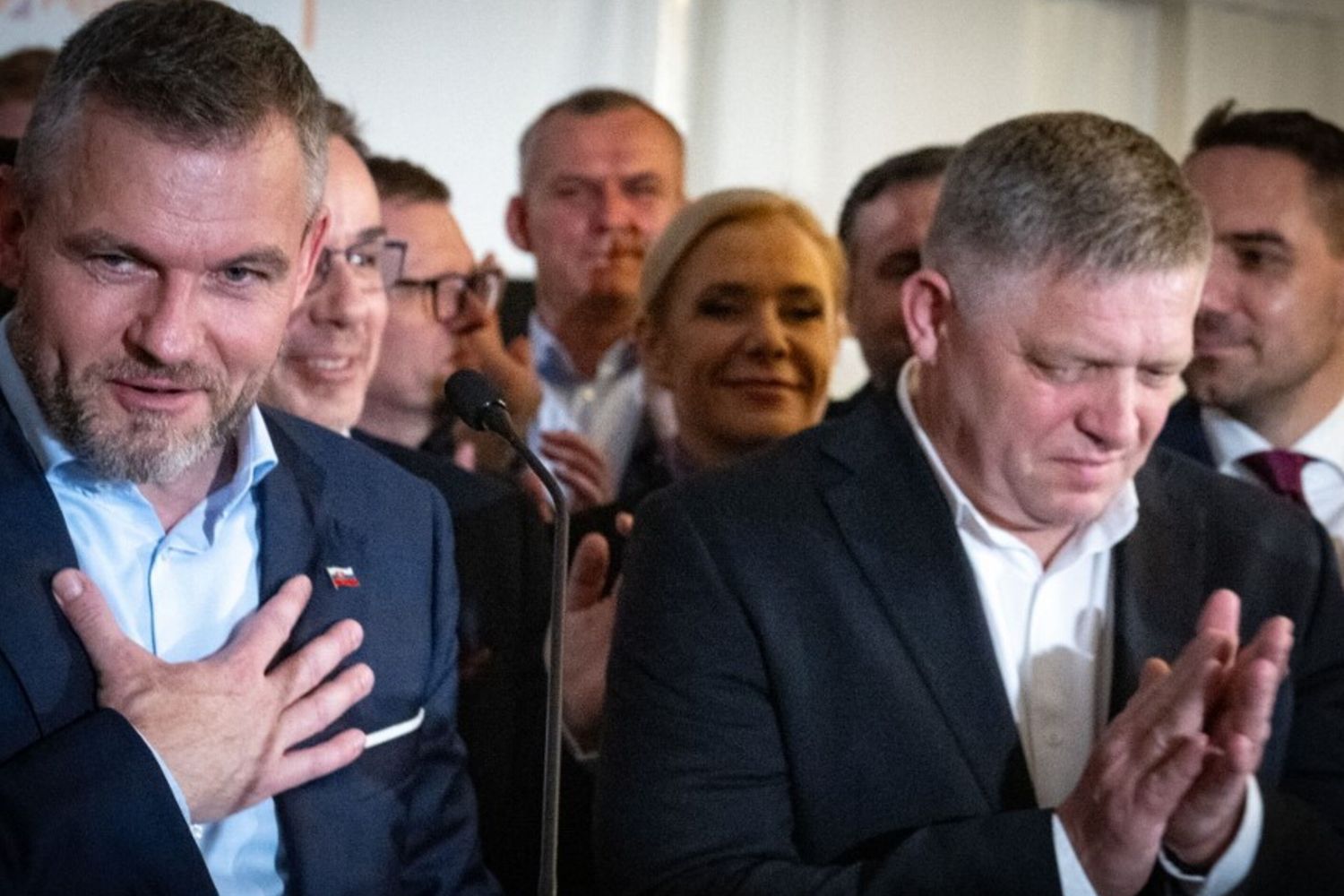 Il nuovo presidente slovacco Peter Pellegrini (a sinistra) e il premier Robert Fico