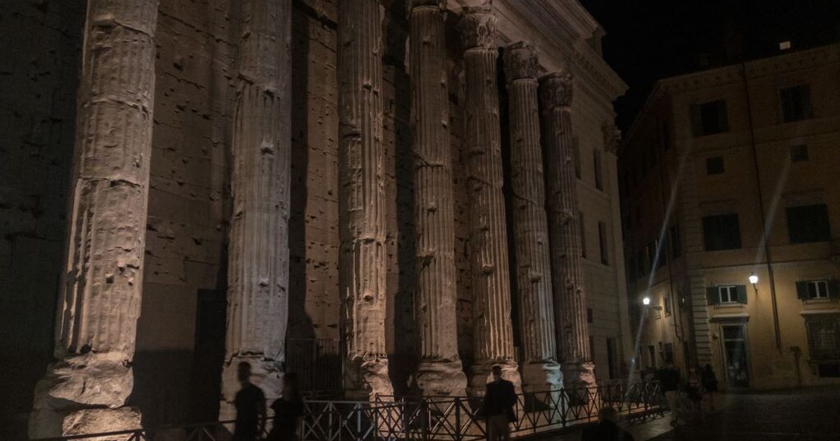 ローマ商工会議所のキャットウォークにある「ロマンティカ」
