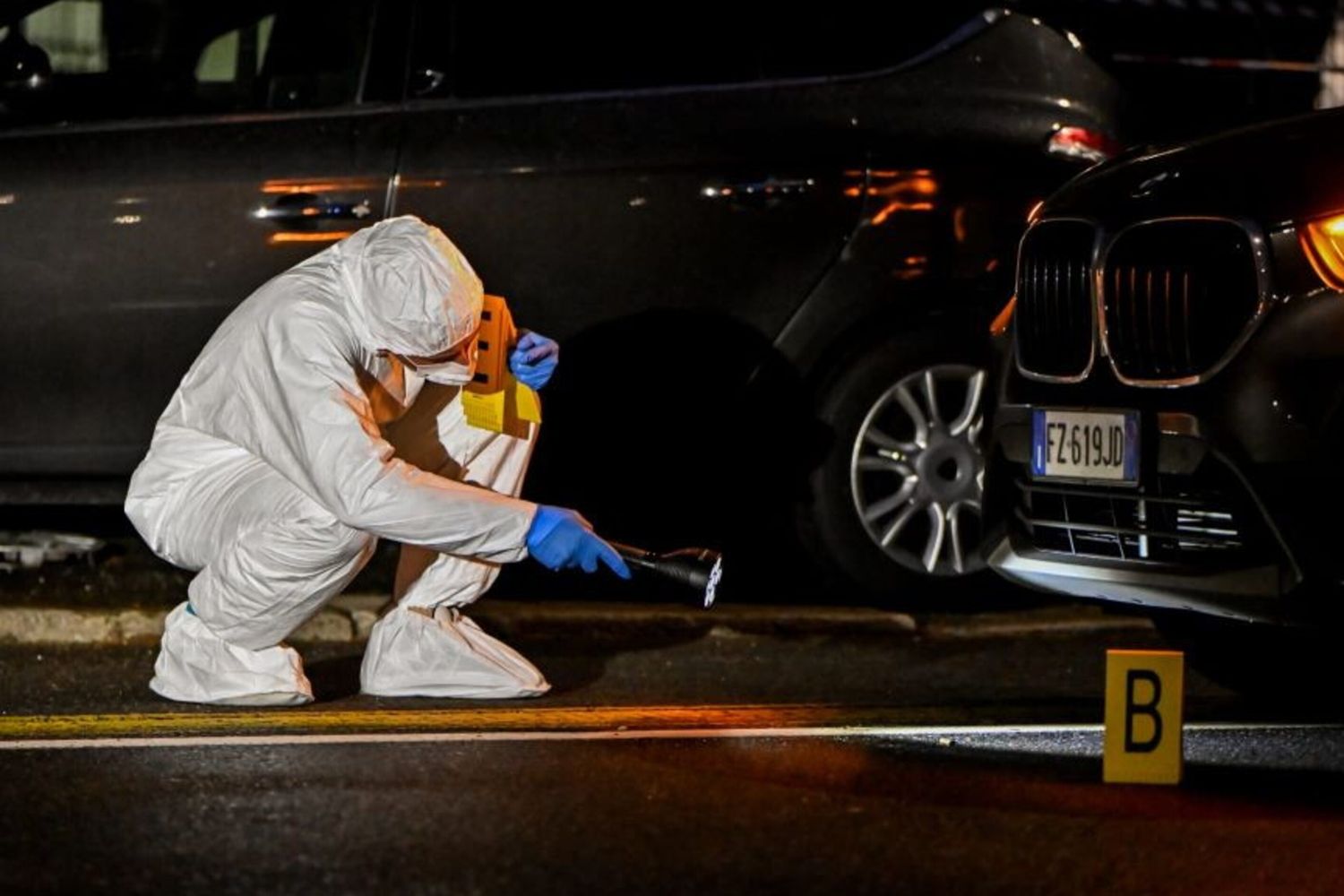 Milano - uomo gambizzato