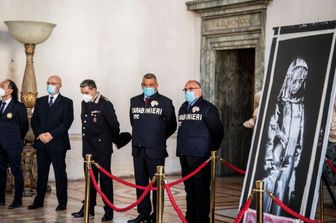 Carabinieri del Nucleo Tutela patrimonio Culturale riconsegnano alla Francia la porta del Bataclan con l'opera di Banksy