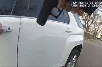 automobilista afroamericano ucciso polizia chicago video shock
