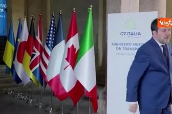 G7 Trasporti, Salvini show all'accoglienza delegazioni: scherza con i giornalisti e con i ministri