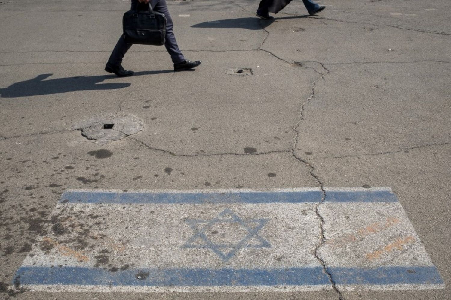 Una bandiera israeliana nel centro di Teheran, in Iran, il 14 aprile 2024