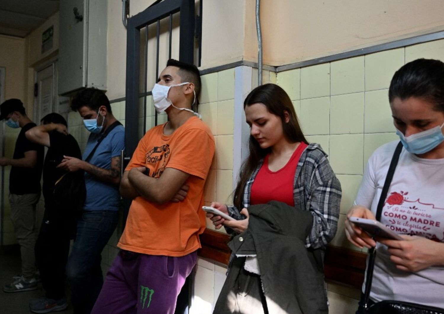 Argentini in fila per i test epidemiologici