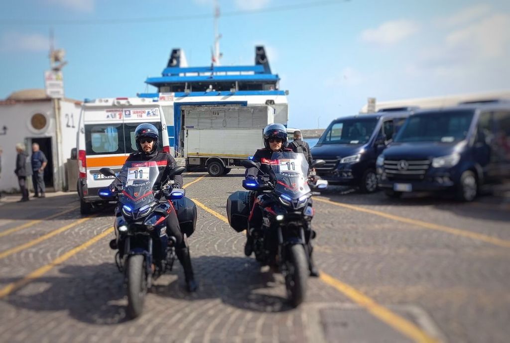 Controlli dei carabinieri a Capri per il G7