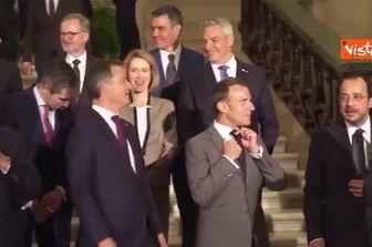 Consiglio Ue a Bruxelles, la foto di gruppo dei leader. Presente anche Meloni