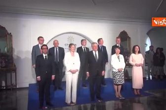 "Slava Ukraïni", Tajani cita il motto ucraino durante foto con ministri G7. Presente anche Kuleba