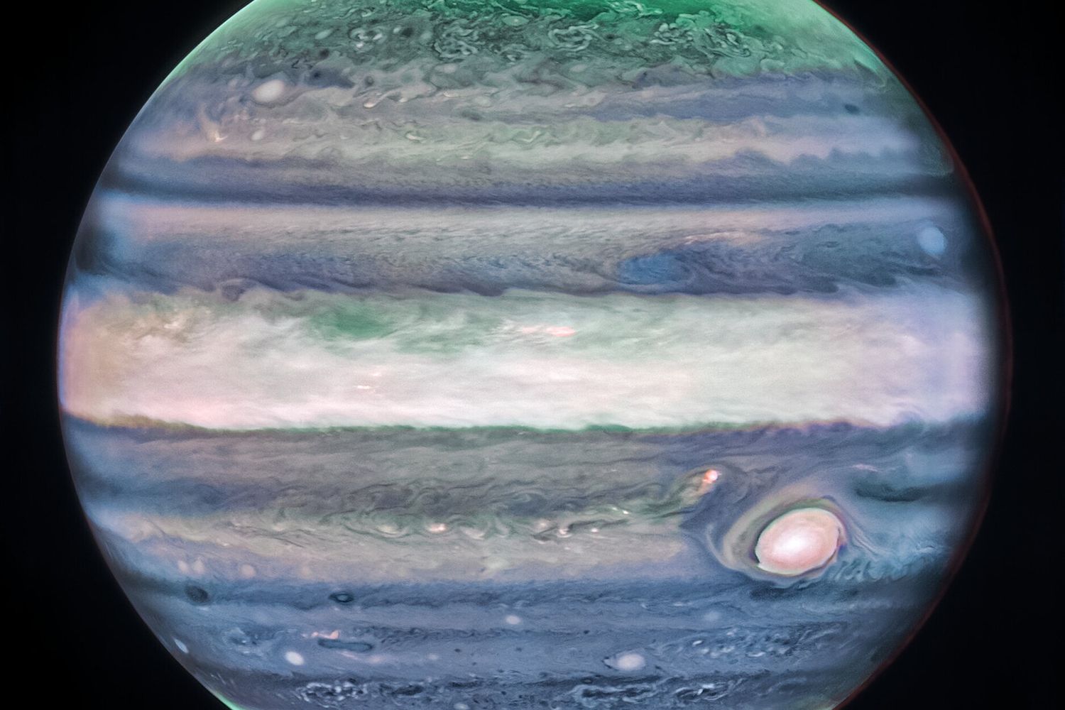 23/10/2023 il James Webb Space Telescope (JWST) della NASA ha utilizzato la NIRCam (Near-Infrared Camera) per catturare straordinarie immagini a infrarossi del più grande pianeta del Sistema Solare, Giove