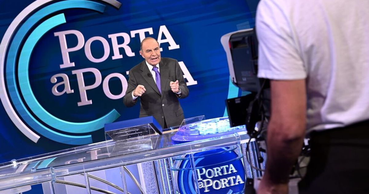 「ポルタ・ア・ポルタ」では中絶について話すゲストは男性のみ。 ソルディ大統領、ベスパをリコール