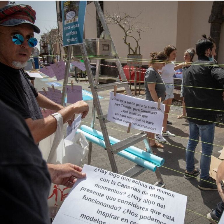 manifestanti di "Canarias se agota"