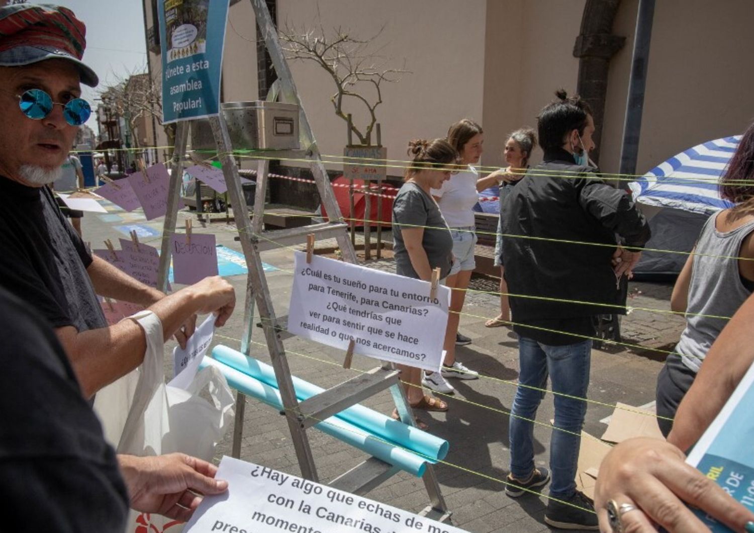 manifestanti di "Canarias se agota"