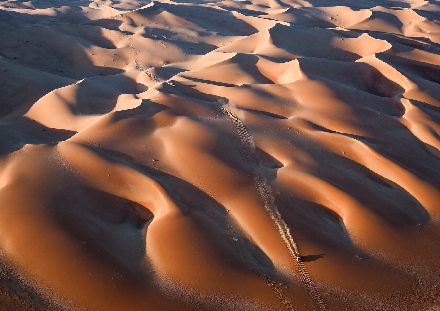 nel deserto arabo gli uomini abitavano in tunnel sotto terra