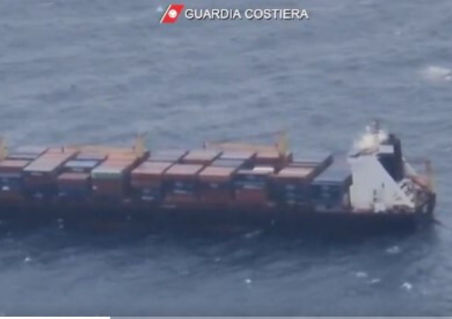 collisione in mare tra cargo liberiano e portacontainer portoghese