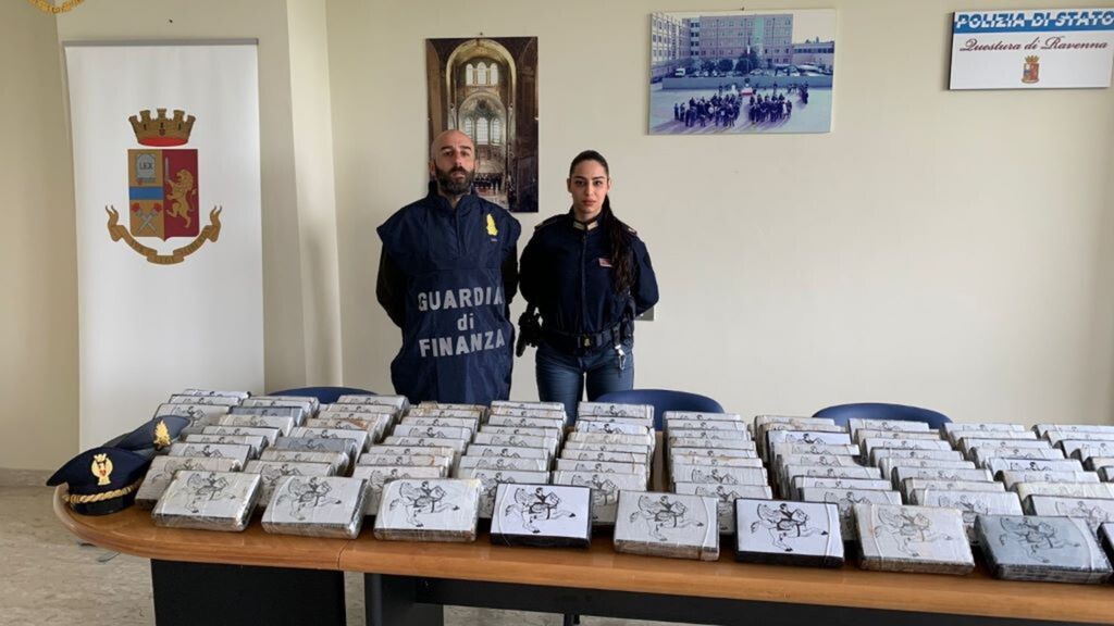 Maxi-sequestro di cocaina al porto di Ravenna, oltre 150 kg trovati su una nave cargo