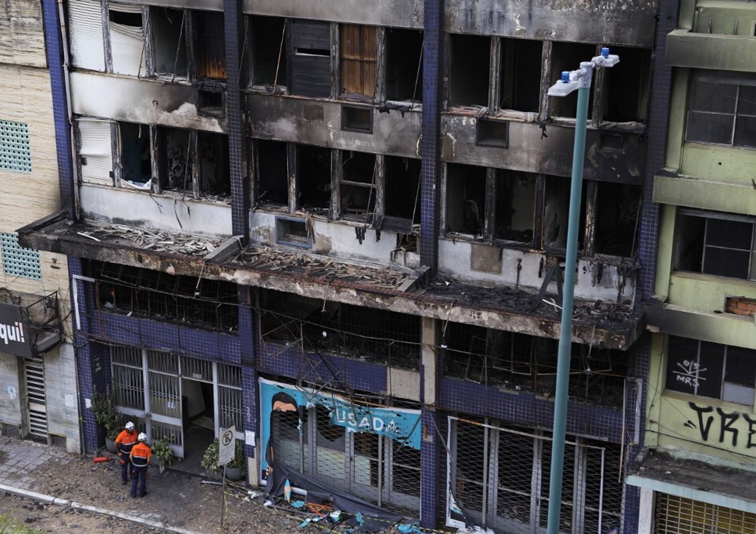 L'hotel incendiato a  Porto Alegre