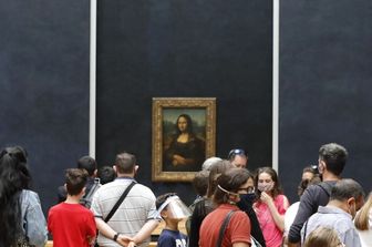 La Gioconda esposta al museo del Louvre