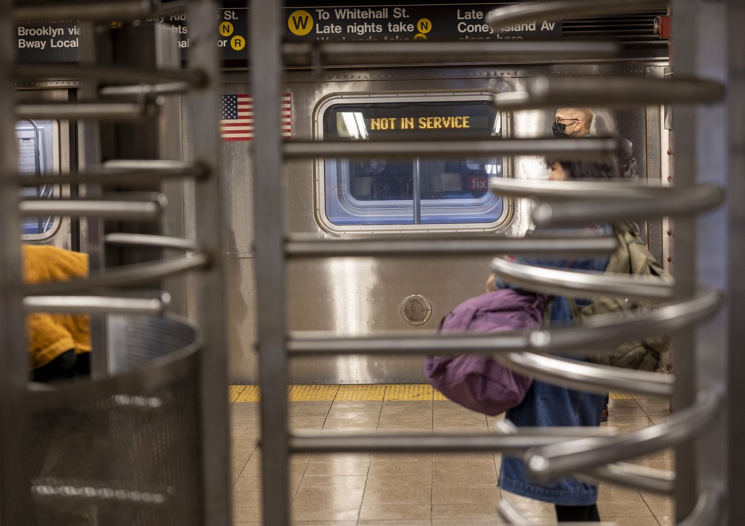 metropolitana new york con pitoni giganti