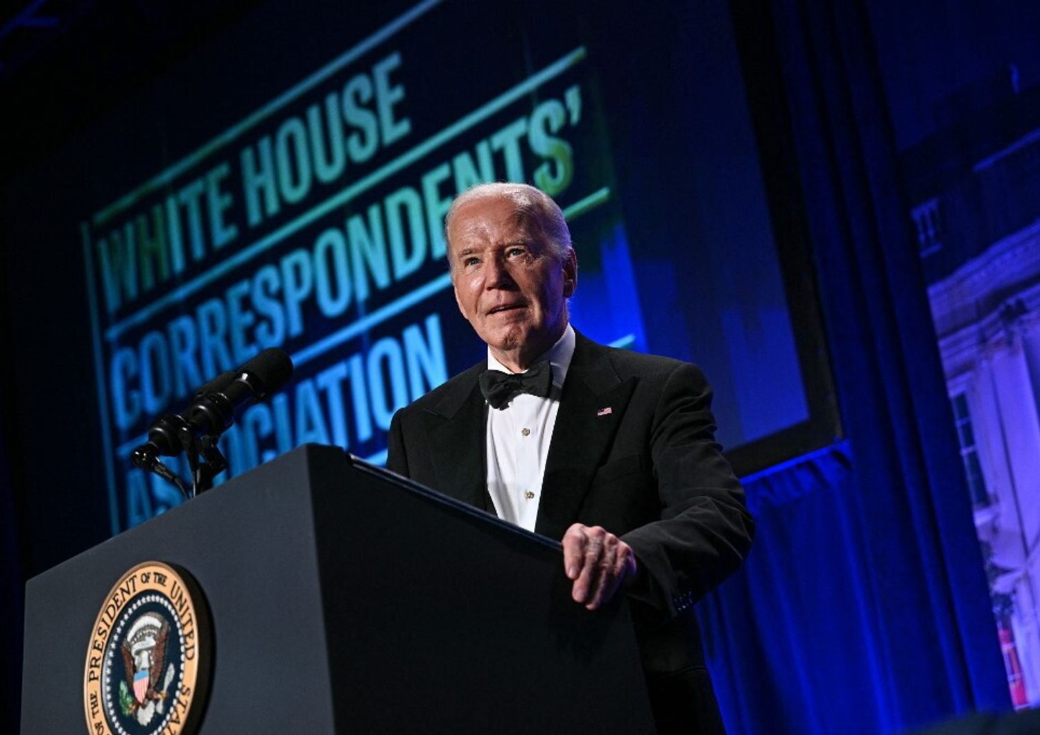 Il presidente degli Stati Uniti Joe Biden parla durante la cena della White House Correspondents' Association