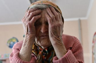 La 97enne ucraina in fuga a piedi dalle bombe russe
