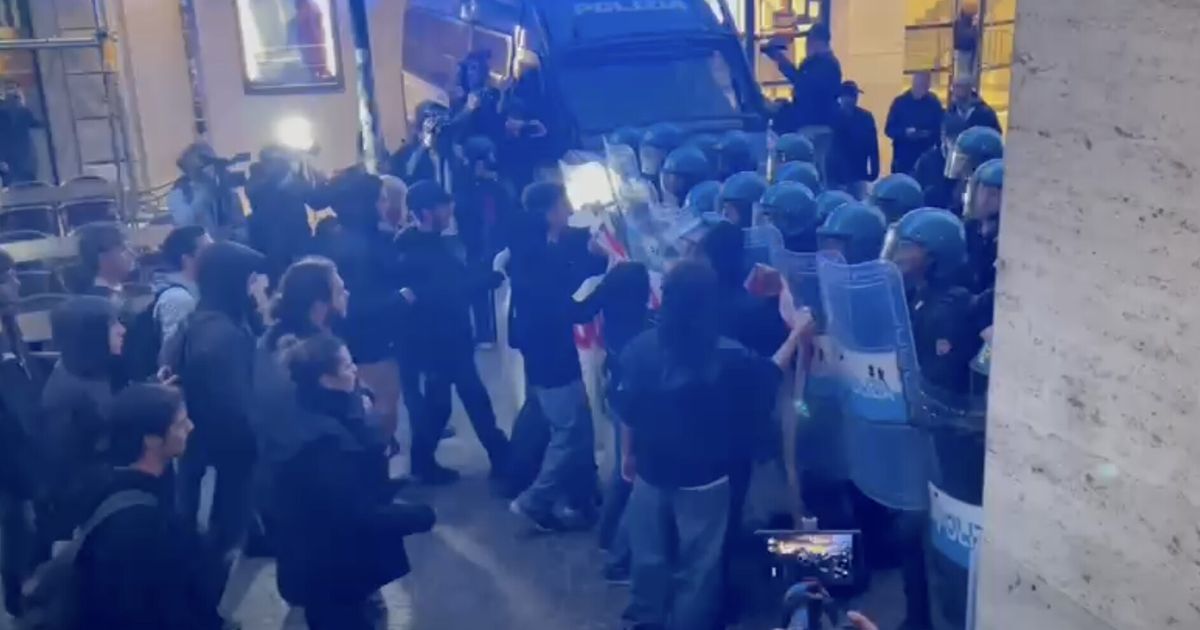 G7 a Torino, scontri tra manifestanti e polizia  
