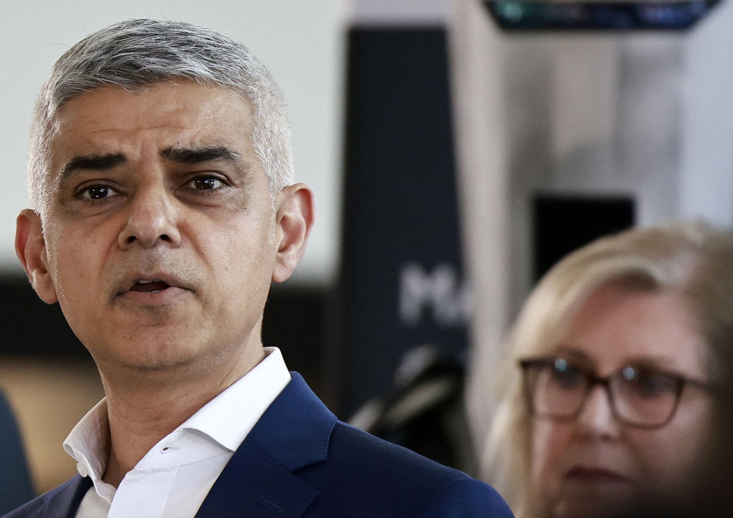 Il sindaco laburista di Londra Sadiq Khan è al terzo mandato record dopo aver sconfitto facilmente la sfidante conservatrice Susan Hall