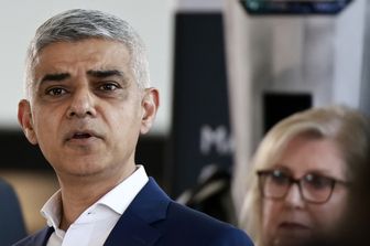 Il sindaco laburista di Londra Sadiq Khan è al terzo mandato record dopo aver sconfitto facilmente la sfidante conservatrice Susan Hall