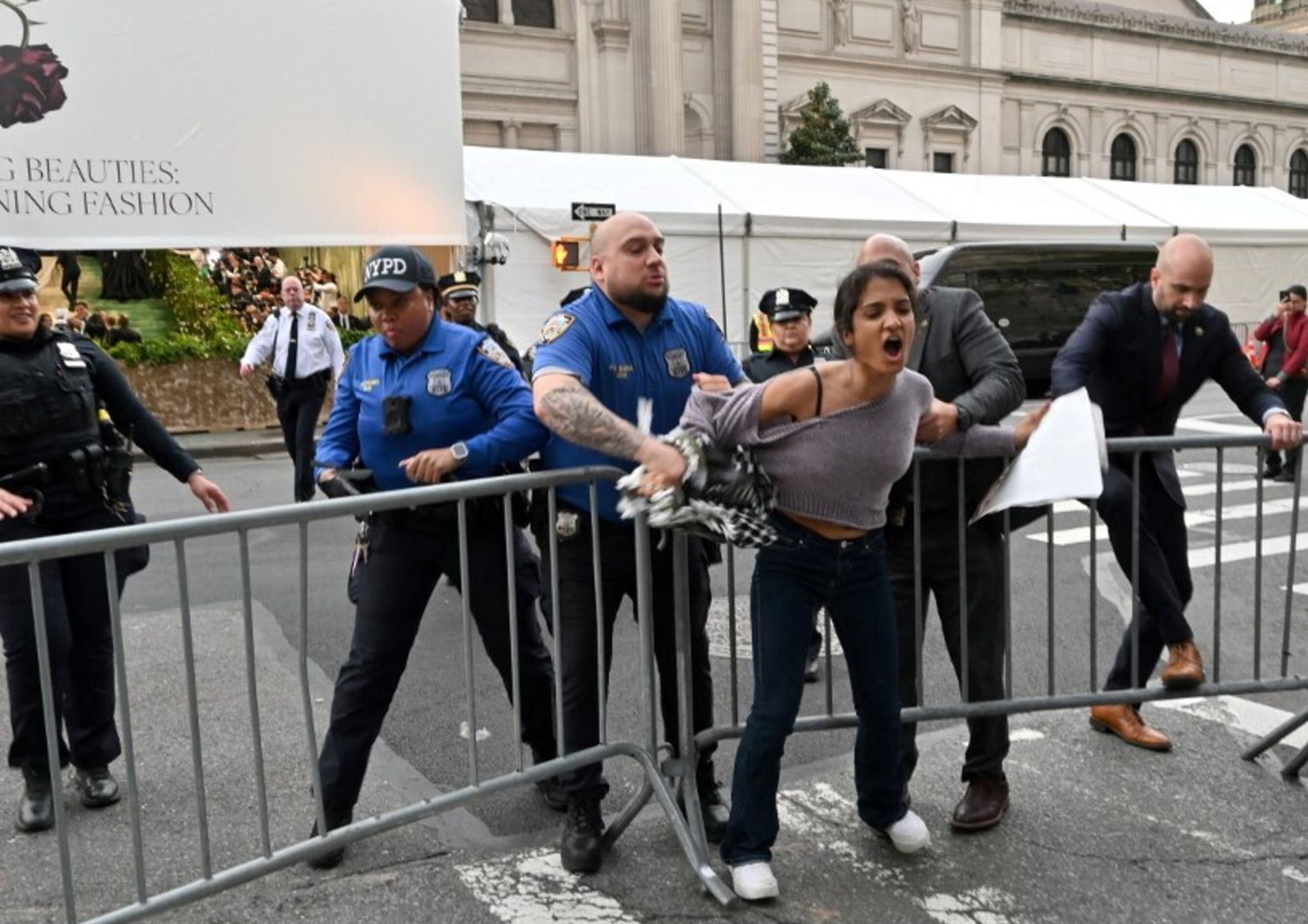 proteste gaza met gala arresti