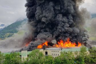 Le fiamme scoppiate a Bolzano