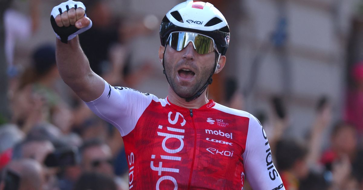 Giro 2024, Thomas beffa tutti a Lucca. Pogacar resta in maglia rosa