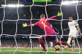 L'attaccante spagnolo del Real Madrid Joselu segna il primo gol nella semifinale di ritorno contro il Bayern Monaco