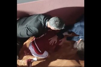 roma tennis djokovic colpito borraccia