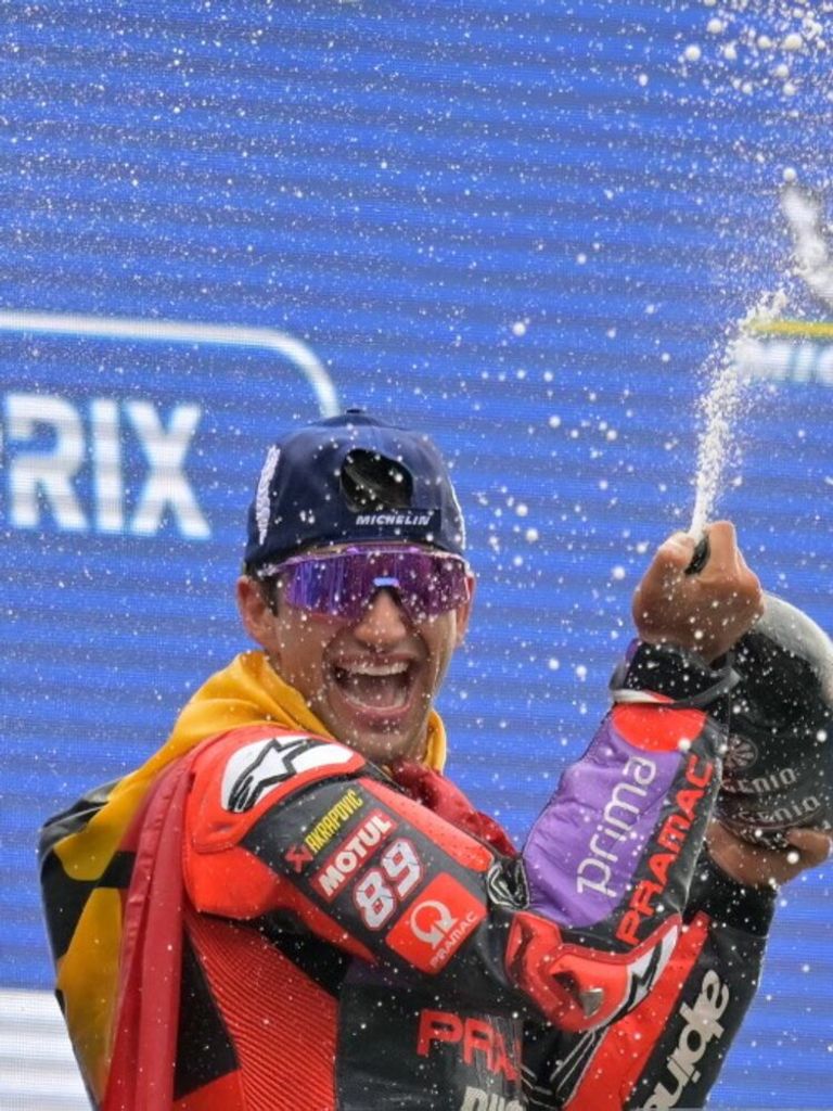 Jorge Martin festeggia la vittoria al Gp Francia