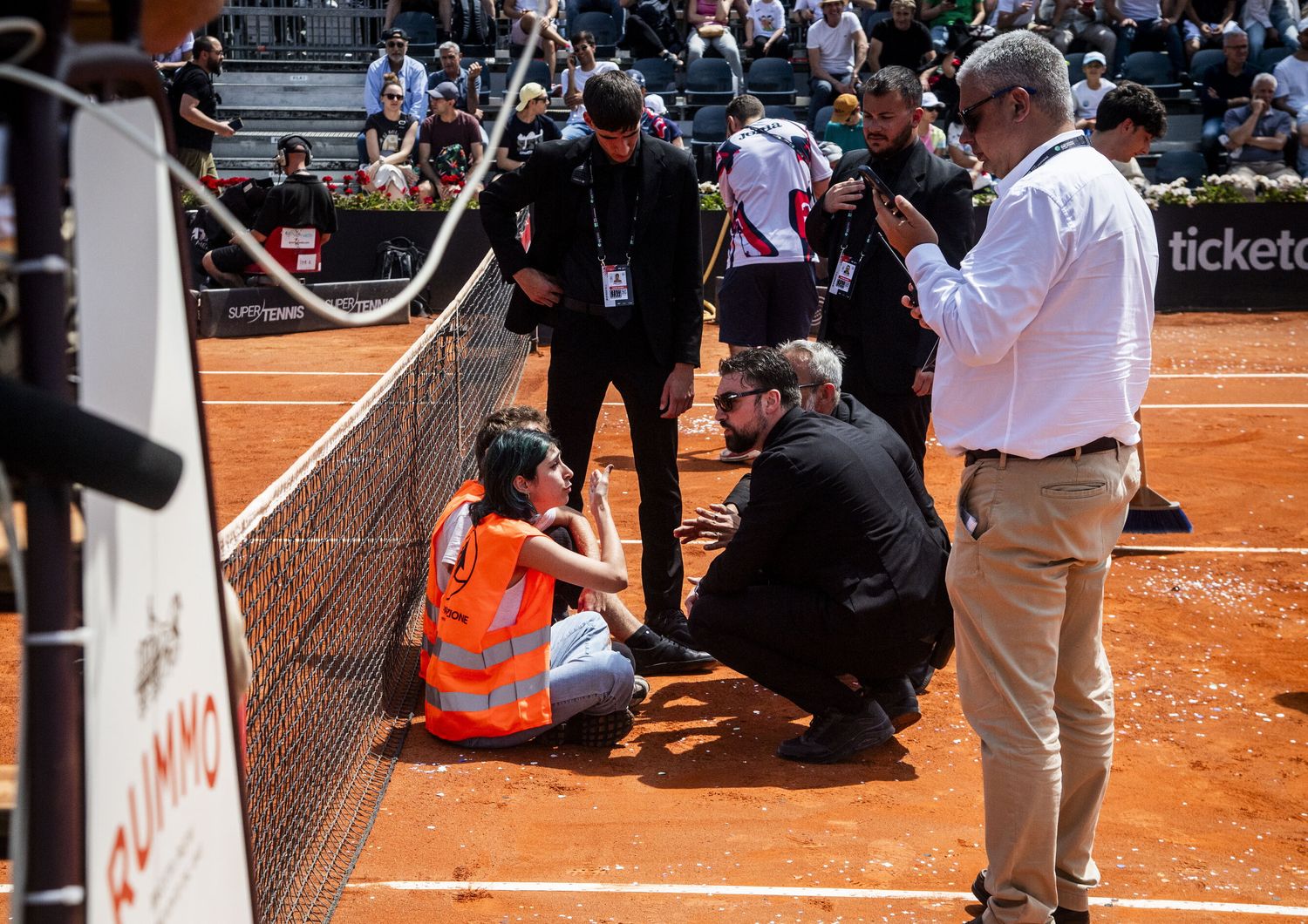 La protesta degli attivisti di Ultima Generazione agli Internazionali d'Italia di tennis al Foro Italico