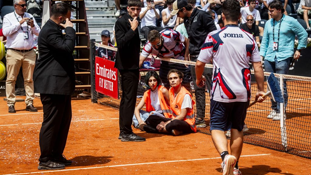 'Ultima Generazione' agli Internazionali di tennis, interrotte due partite