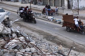 Palestinesi in fuga da Rafah