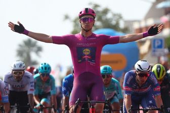 giro italia milan vince volata undicesima tappa