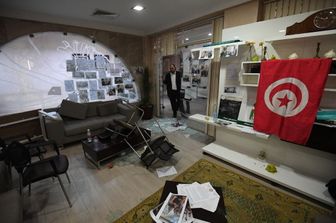 tunisia giornalisti arrestati in carcere fino al processo