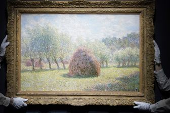 Il quadro "Covone a Giverny" di Claude Monet mostrato giorni fa durante un'anteprima per i media da Sotheby's